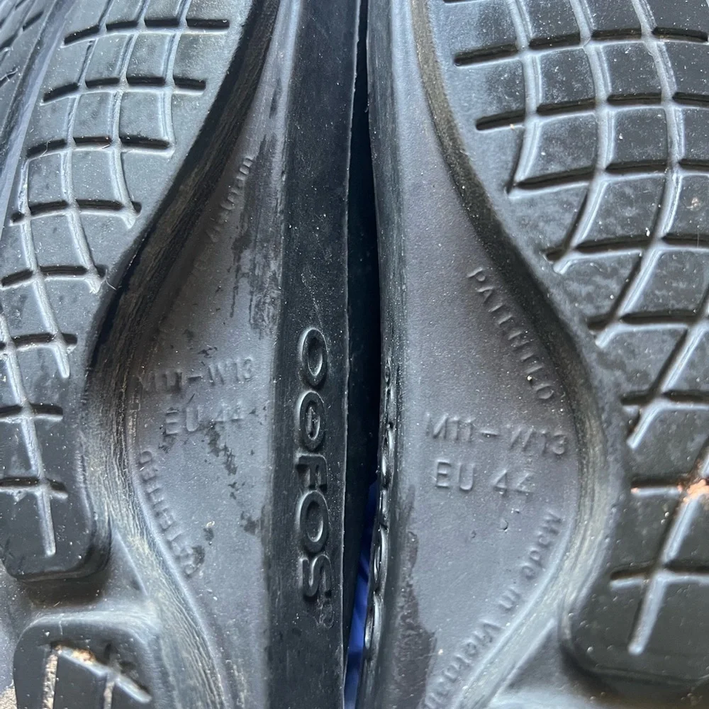 OOFOS Men's Black Comfort Slides